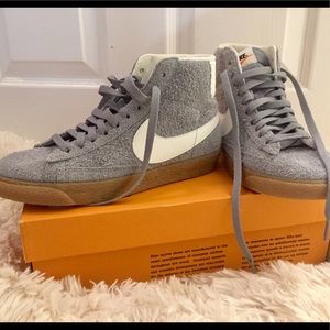 Nike Women’s Blazer Mid Suede Vintage Retro HT